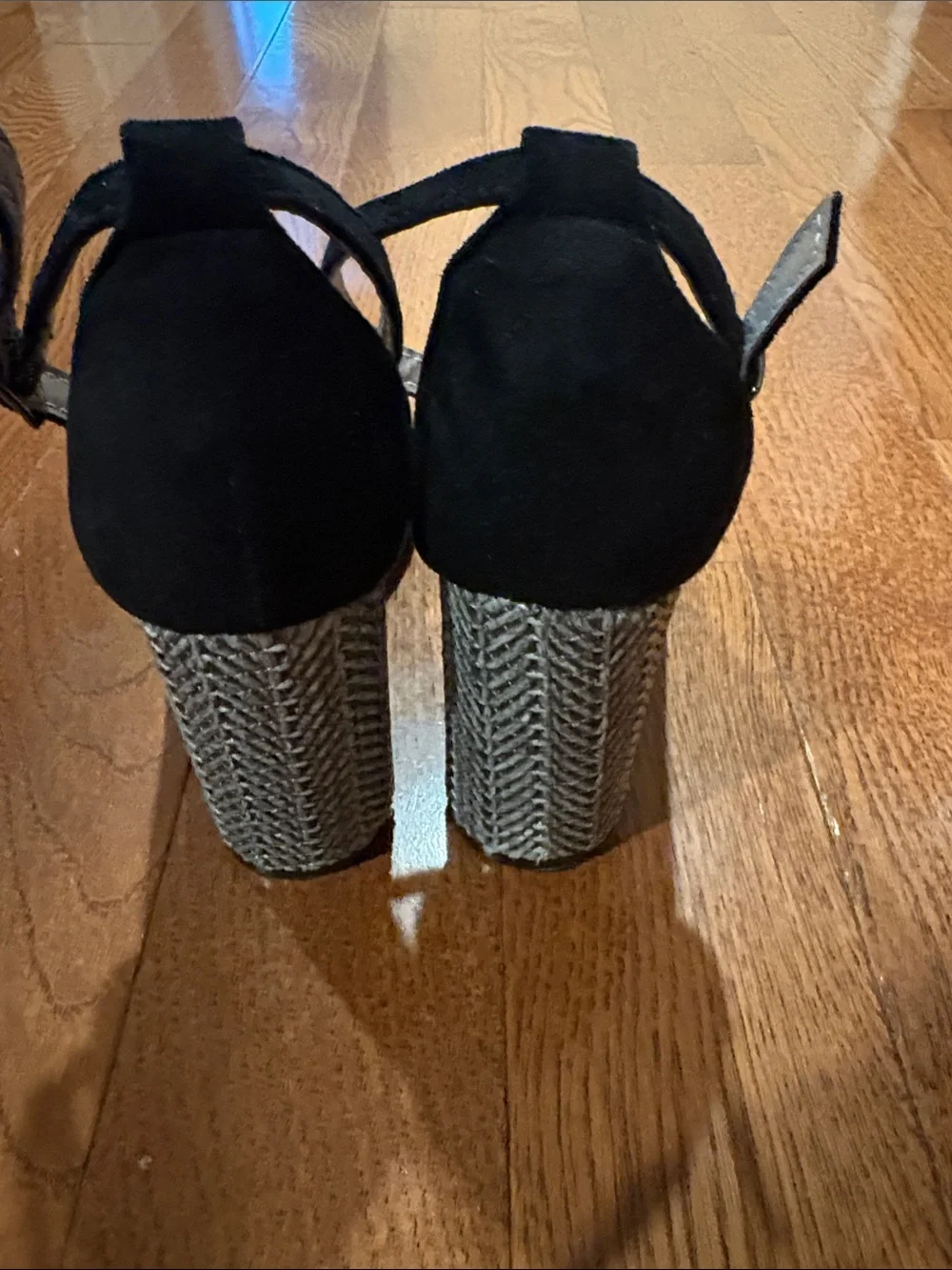 Unilady Black Ankle-Strap Heels with Silver Textured Toe Band